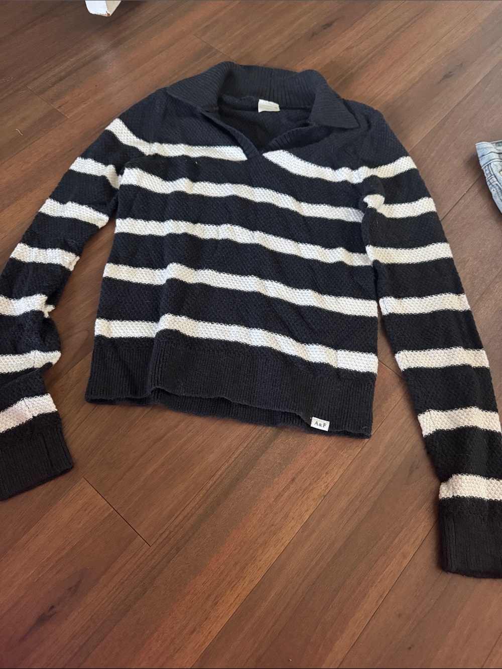 Abercrombie & Fitch Black and White Striped V-Neck Collared Sweater